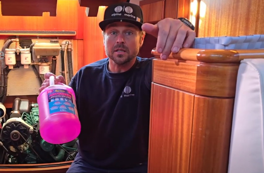 Vinterkonservering af båden.