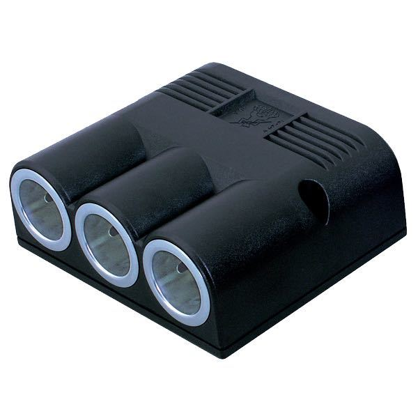 Surface-mounted socket triple 12/24V 20 amp