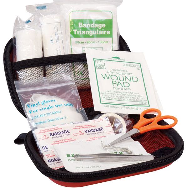 Erste-Hilfe-Set in der Tasche