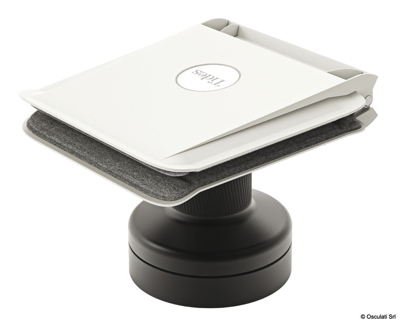 Stol til spil eller skødespil på båden fra Tides