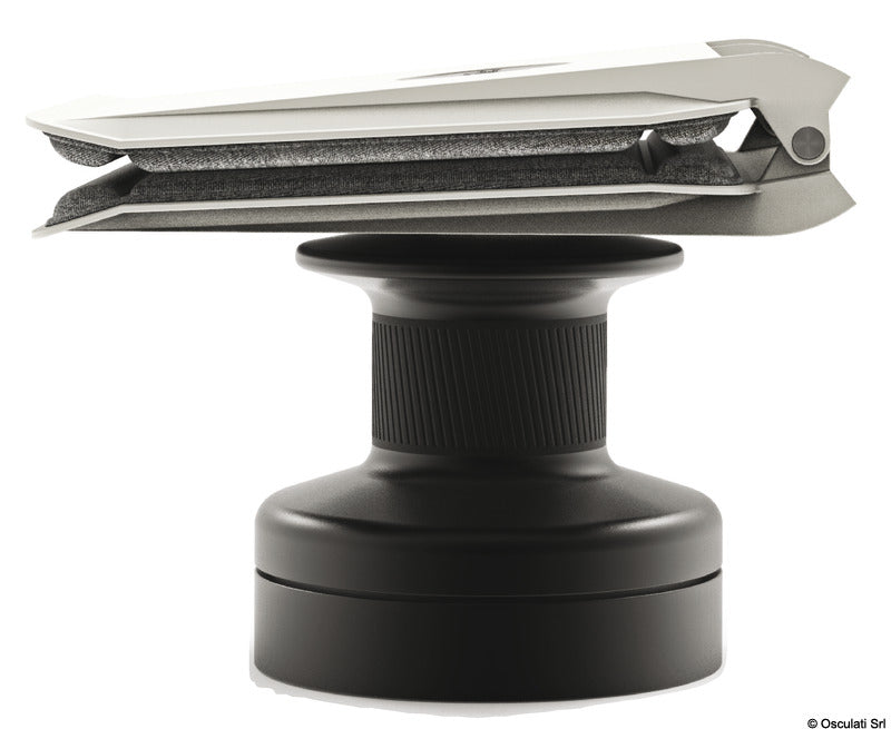 Stol til spil eller skødespil på båden fra Tides