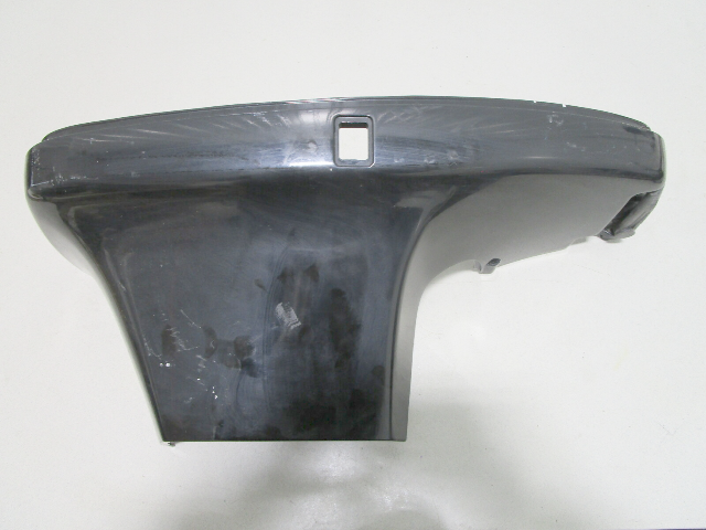 Sort Mercury Marine nederste motorkappe til styrbord side 103-834815A1