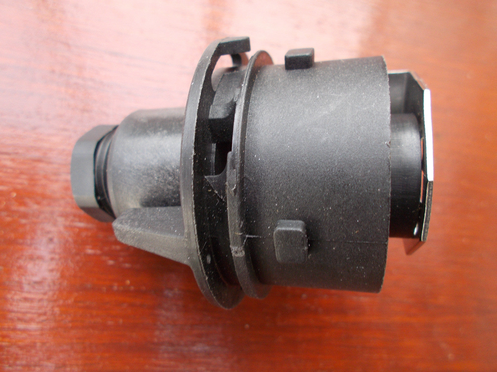 Hella Marine 9FT 119429-001 – Lampenträger 2386 (Lampeholder)