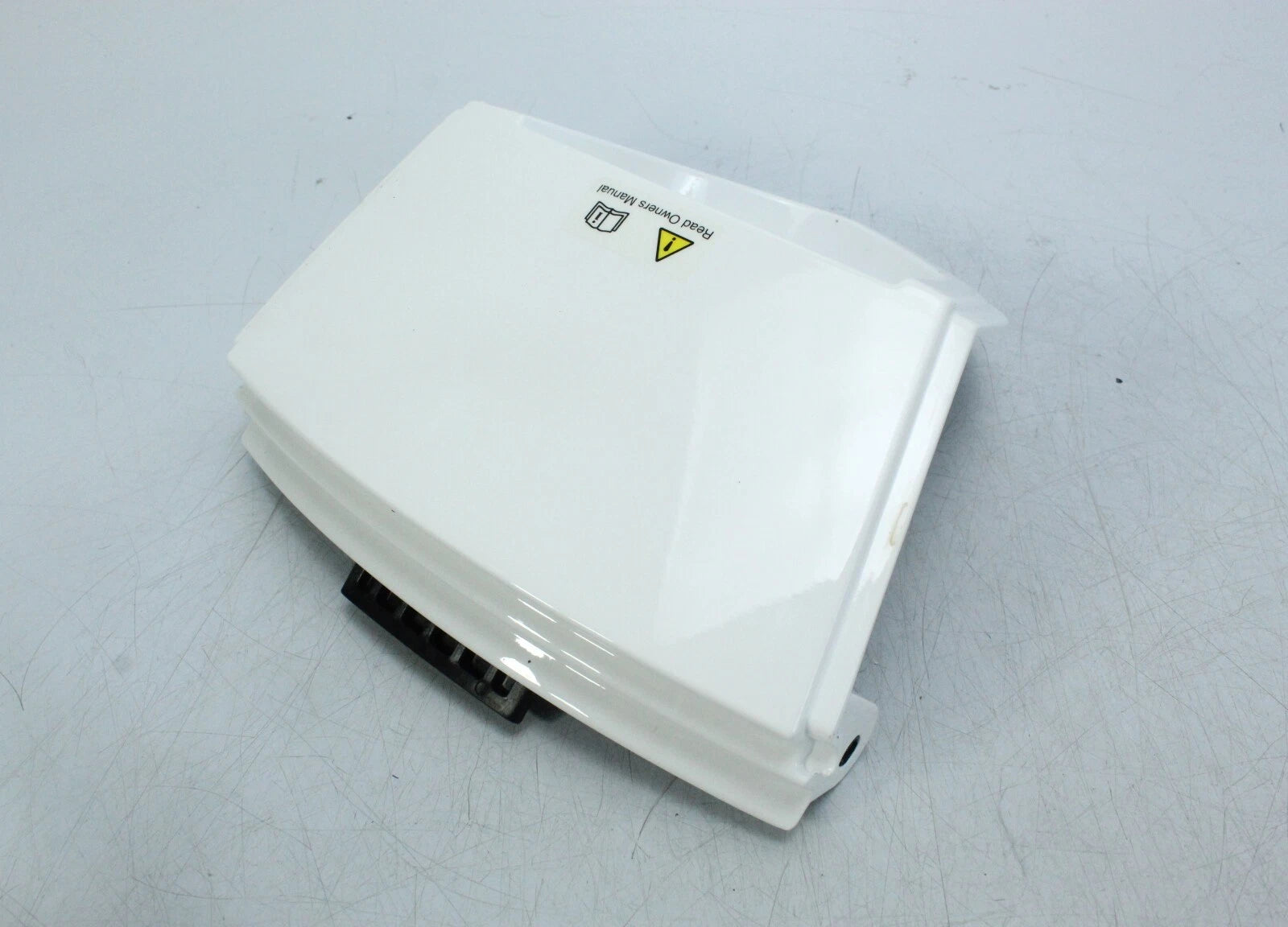 Mercury Marine nedre frontkåbe i Cold Fusion hvid, OEM 8M0142717